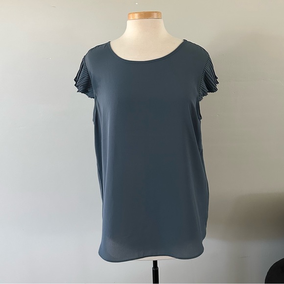 Banana Republic Factory Pleated Cap Sleeve Blouse - Picture 1 of 4